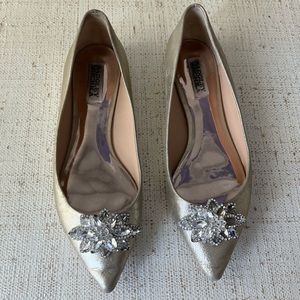 Badgley Mischka Gold Pointed Toe Embellished Crystal Flats Size 7.5
